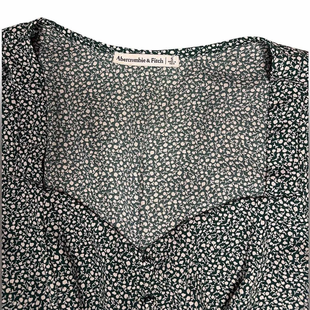 Abercrombie & Fitch Floral Long Sleeve Blouse Small Smocked Cottagecore Green